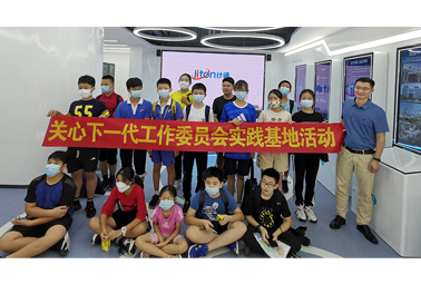 深圳高級中學(xué)學(xué)生代表團參觀計通總部—感受智能監(jiān)控?zé)o窮魅力